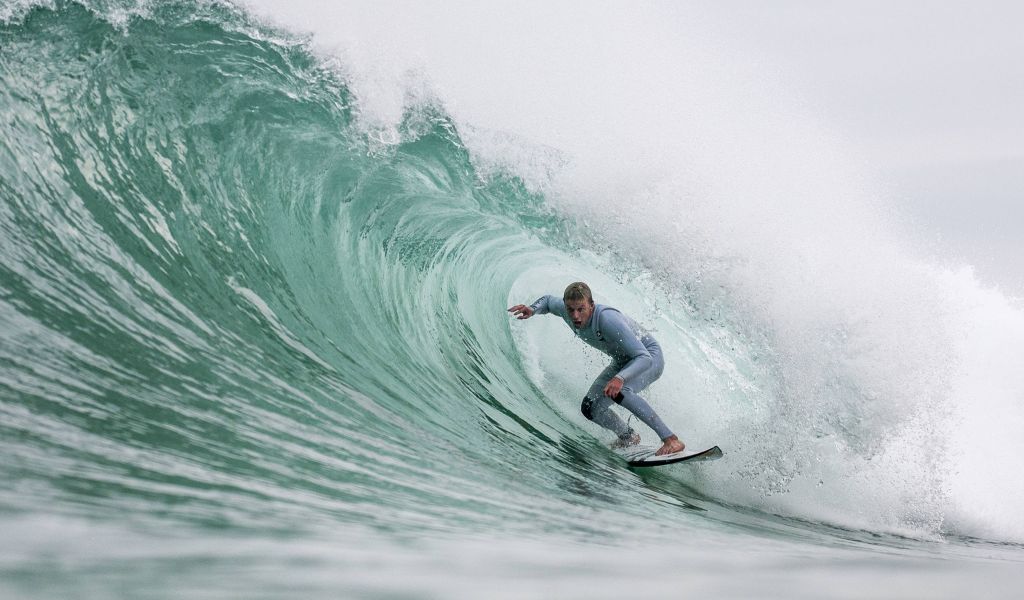 Kolohe Andino surfing the ‘Supertubos’ wave in Peniche, Portugal (Ryan Miller / Red Bull Content Pool)