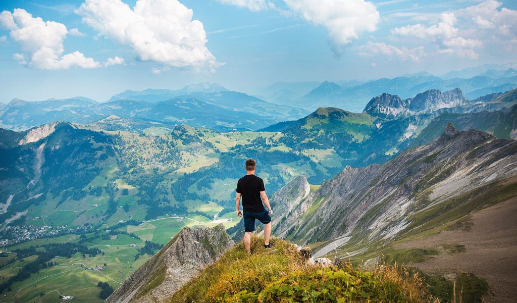 Adventure travel trends 2025 - trekking and hiking (Image: PxHere.com)
